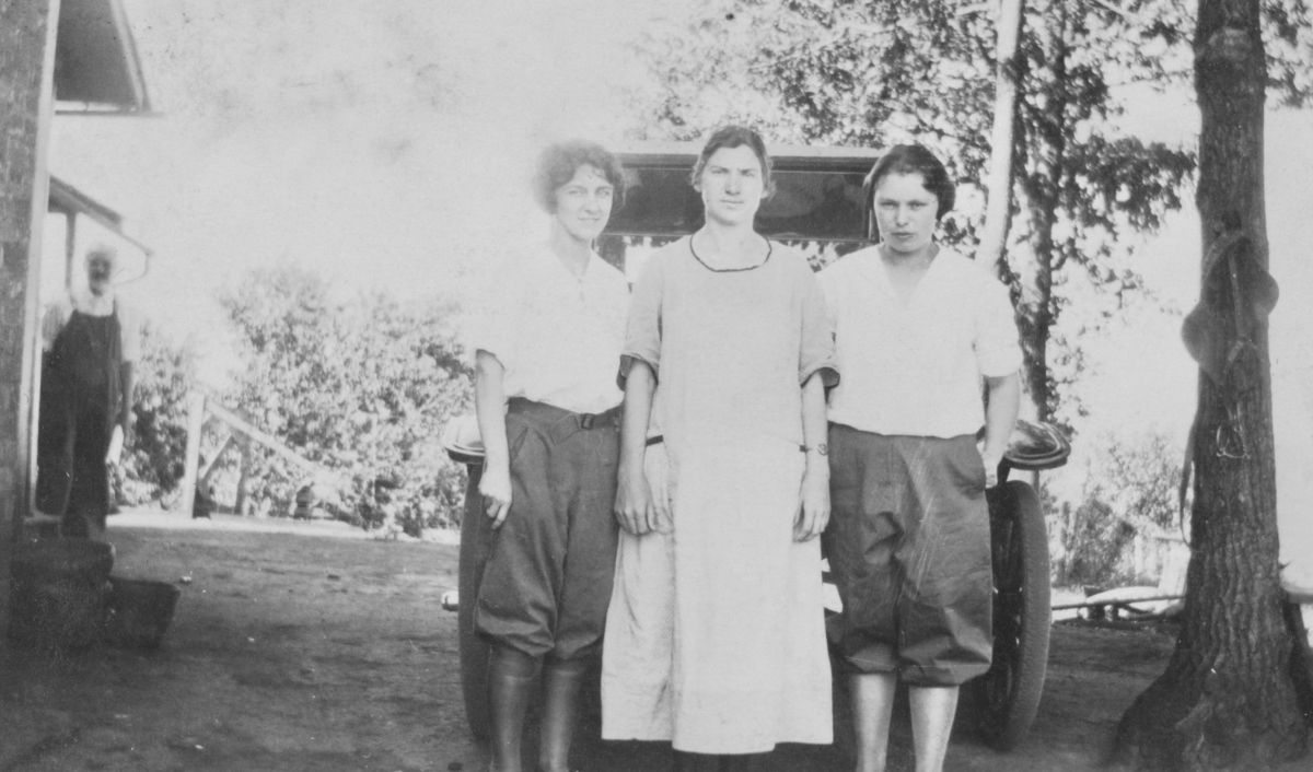Juniata Voorheis on right likely in Polk Co, NC 1920s