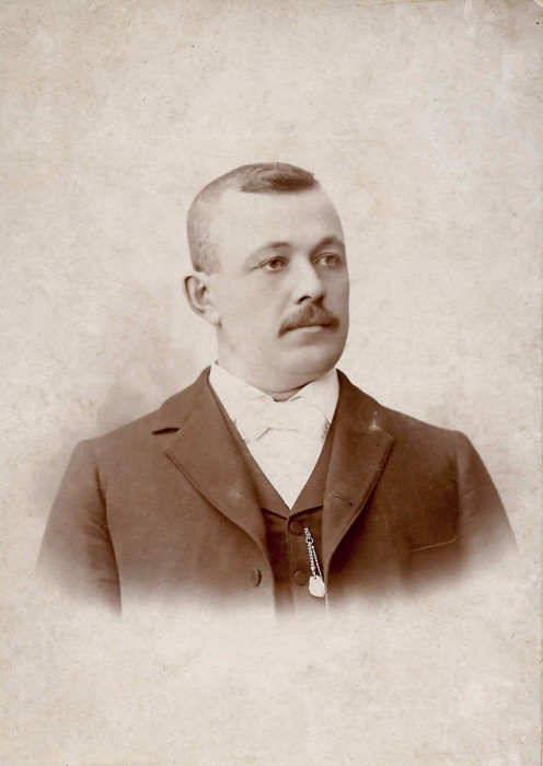 Noah W Mottinger